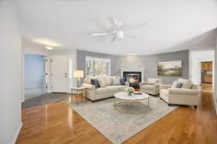 1013 Torrey Pines Ct, Darien, IL 60561 - Photo 4