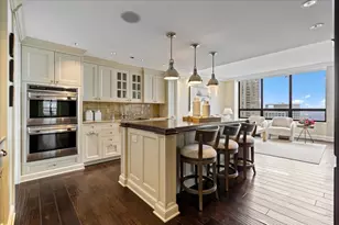 180 E Pearson St, Chicago, IL 60611 - Photo 12