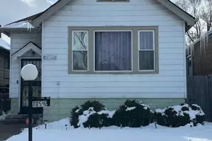 10542 S Eggleston Ave, Chicago, IL 60628 - Photo 2