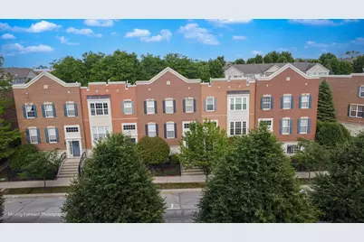 733 Station Boulevard, Aurora, IL 60504 - Photo 2
