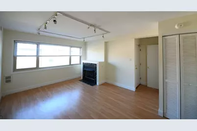 7515 N Damen Avenue #E2, Chicago, IL 60645 - Photo 2