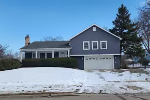 105 Aspen Dr, Schaumburg, IL 60194 - Photo 2