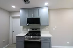 360 Farmingdale Cir, Vernon Hills, IL 60061 - Photo 8