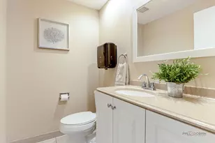 2431 Cobblewood Dr, Northbrook, IL 60062 - Photo 14