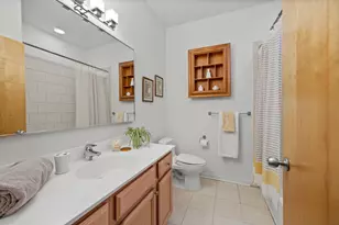1915 W Henderson St, Chicago, IL 60657 - Photo 24