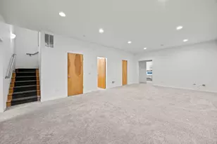 1915 W Henderson St, Chicago, IL 60657 - Photo 22