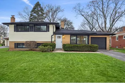 730 N Wilshire Lane, Arlington Heights, IL 60004 - Photo 1