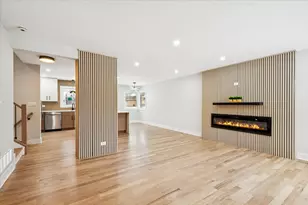 730 N Wilshire Ln, Arlington Heights, IL 60004 - Photo 2