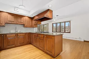 304 E Tall Trees Ln, Palatine, IL 60067 - Photo 8