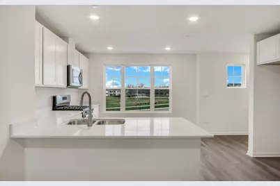 423 Lakeshore Court, Saint Charles, IL 60174 - Photo 4