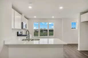 423 Lakeshore Ct, Saint Charles, IL 60174 - Photo 4