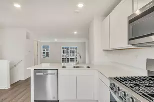 423 Lakeshore Ct, Saint Charles, IL 60174 - Photo 6