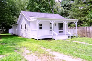 1030 N Walnut St, Monticello, IL 61856 - Photo 2