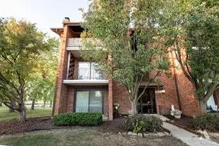 9910 Treetop Dr, Orland Park, IL 60462 - Photo 2