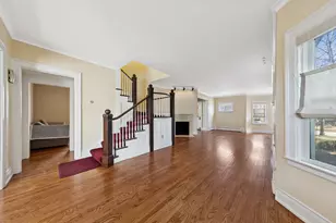 721 N Grove Ave, Oak Park, IL 60302 - Photo 2