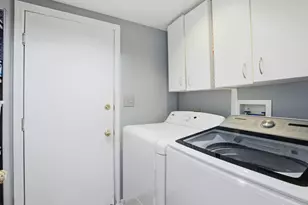 1096 Viewpoint Dr, Lake in the Hills, IL 60156 - Photo 12