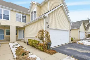 1096 Viewpoint Dr, Lake in the Hills, IL 60156 - Photo 2