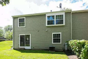 1906 Ozark Pkwy, Algonquin, IL 60102 - Photo 2