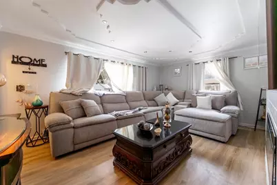 730 E Benton Street, Aurora, IL 60505 - Photo 2