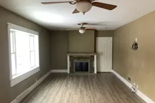 107 N Thomas Ave, Polo, IL 61064 - Photo 2