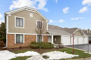 375 Pinetree Ln, Schaumburg, IL 60193 - Photo 1