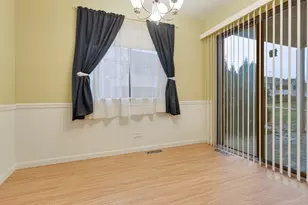 375 Pinetree Ln, Schaumburg, IL 60193 - Photo 14