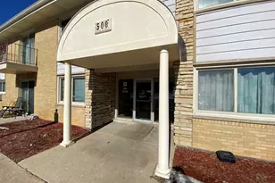 500 Chase Dr, Clarendon Hills, IL 60514 - Photo 1