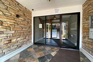 500 Chase Dr, Clarendon Hills, IL 60514 - Photo 2