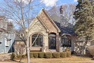 411 W Jefferson Avenue, Naperville, IL 60540 - Photo 2
