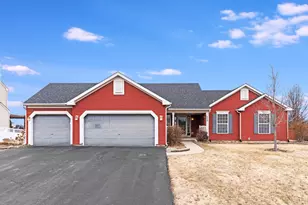 909 W Northwind Dr, Sandwich, IL 60548 - Photo 2