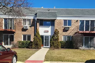 10389 Dearlove Rd, Glenview, IL 60625 - Photo 1