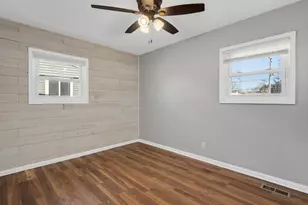 27 Hawthorne Ln, Streamwood, IL 60107 - Photo 12