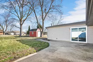 27 Hawthorne Ln, Streamwood, IL 60107 - Photo 18