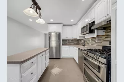 27 Hawthorne Lane, Streamwood, IL 60107 - Photo 10