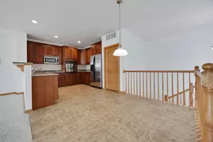 1385 Scarboro Rd, Schaumburg, IL 60193 - Photo 4