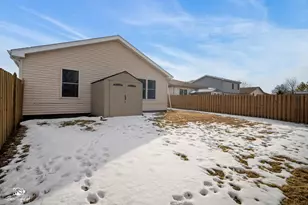 107 Eastern Illinois St, Saint Anne, IL 60964 - Photo 20