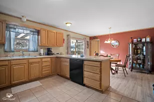 107 Eastern Illinois St, Saint Anne, IL 60964 - Photo 8