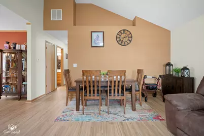 107 Eastern Illinois Street, Saint Anne, IL 60964 - Photo 4