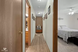 107 Eastern Illinois St, Saint Anne, IL 60964 - Photo 10