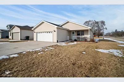 107 Eastern Illinois Street, Saint Anne, IL 60964 - Photo 1