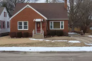 424 W Bluff St, Streator, IL 61364 - Photo 1