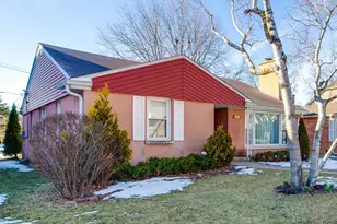 210 S Wa Pella Ave, Mount Prospect, IL 60056 - Photo 2