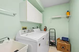 7041 W Touhy Ave, Niles, IL 60714 - Photo 16