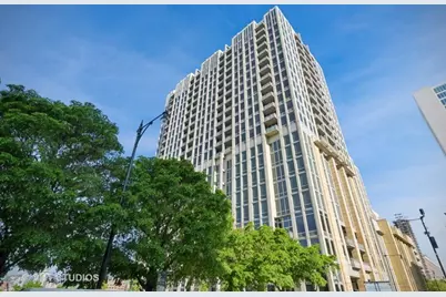 700 N Larrabee Street #905, Chicago, IL 60654 - Photo 1