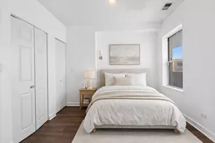 2306 W Jarvis Ave, Chicago, IL 60645 - Photo 8