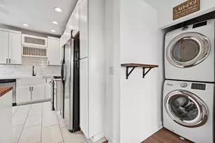 2306 W Jarvis Ave, Chicago, IL 60645 - Photo 10