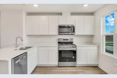 426 Lakeshore Court, Saint Charles, IL 60174 - Photo 2