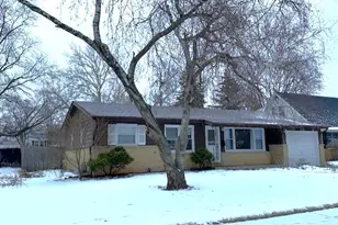 1229 Algonquin Dr, Elgin, IL 60120 - Photo 2