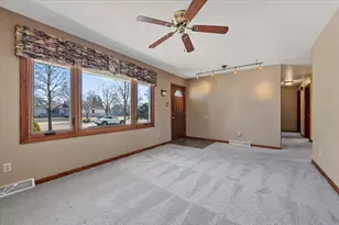 921 Knollside Rd, New Lenox, IL 60451 - Photo 2