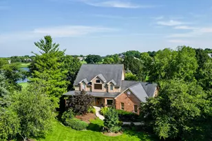 4 Bernay Ct, Cary, IL 60013 - Photo 2